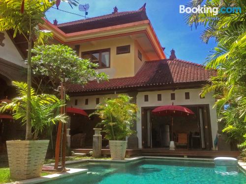 Apartamento para 2 pessoas à Seminyak. Wi-fi e terraço