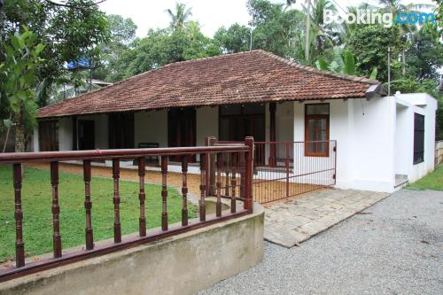 Apartamento bonito dos personas de tres habitaciones