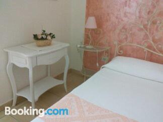 Petite apartment for couples in incredible location of Bosa