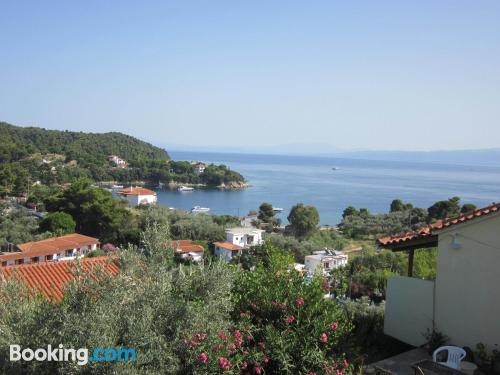 Appartamento con terrazza e piscina, a Kolios