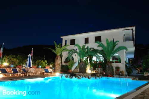 Apartamento cuco en Panormos Skopelos con piscina