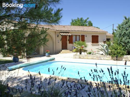 Cómodo apartamento con piscina en Martignargues