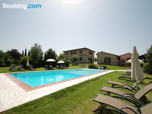 Appartement avec piscine. Asciano à vos pieds!