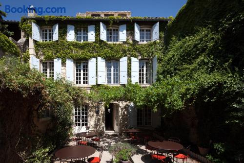 Pet friendly place in Villeneuve-lès-Avignon with terrace