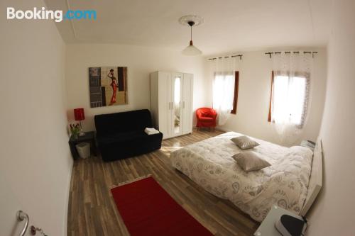 Appartement pour couples. Internet et terrasse