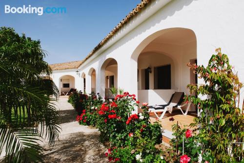 Apartamento acogedor dos personas con terraza y conexión a internet