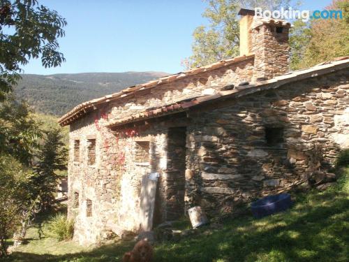 Dos habitaciones en buena zona en Llanás