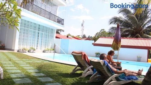 Apartamento con terraza y conexión a internet en Bentota y aire acondicionado