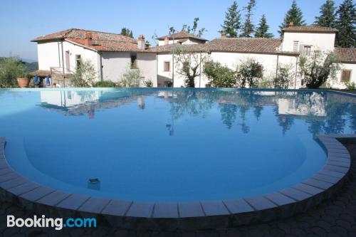 Apartamento com Wi-fi. Terraço e piscina