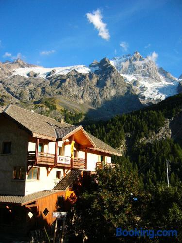 Appartement avec terrasse. Chauffage et Internet