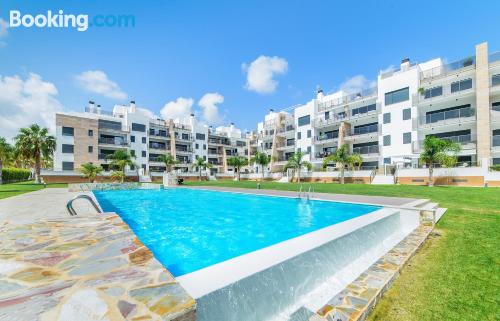 Apartamento con piscina y vistas