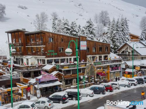 Perto de todas as atrações e terraço em Les Deux Alpes. 25m2!