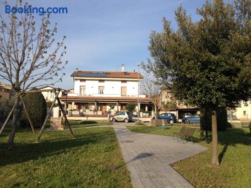 Appartement à Santa Maria degli Angeli. Terrasse et Internet!