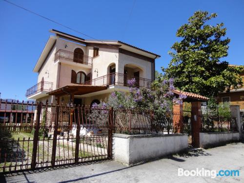 Pratique appartement deux personnes. Sulmona à vos pieds!