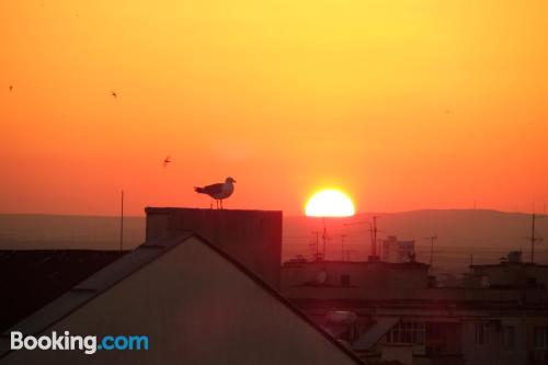 Apartamento com Internet. Terraço!