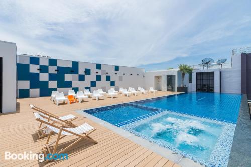 Apartamento para 2 pessoas à Pattaya Central. Terraço!