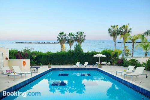 Apartamento com piscina e ar condicionado em Limassol