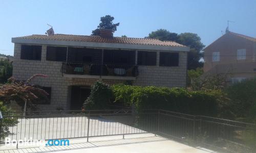 Apartment with wifi in center of Supetar