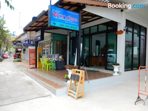 Ferienwohnung mit internet und terrasse. In Khao Lak.