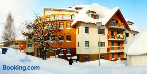 Praktisch appartement in Rokytnice nad Jizerou. Met terras!