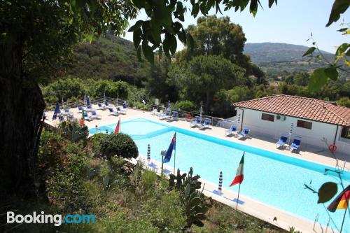 Apartamento con piscina, vistas y internet