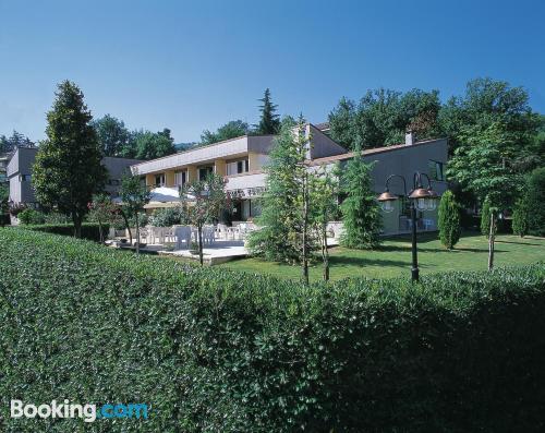 Apartamento con terraza y internet en Ascoli Piceno. Perfecto para uno