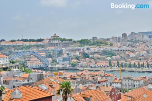 Espacioso apartamento en Porto. ¡Aire acondicionado!