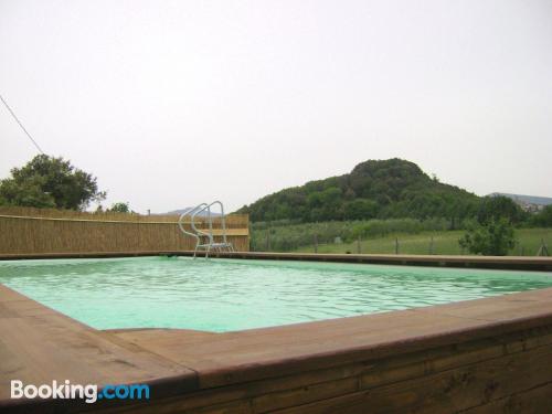 Apartamento de un dormitório. Terraço e piscina