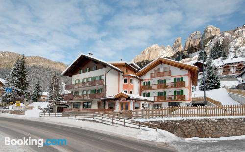 Apartamento cuco en zona inmejorable de Campitello Di Fassa