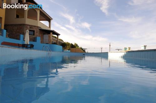 Apartamento adequado para cães à Baja Sardinia. Terraço!