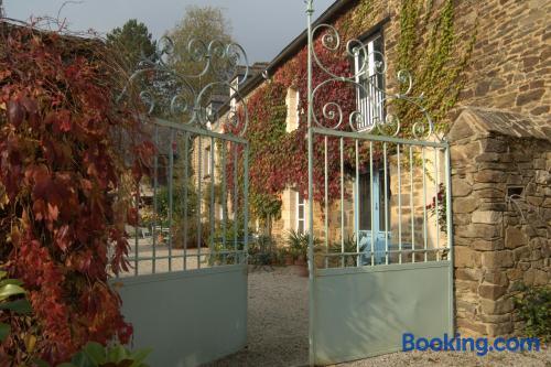 Ferienwohnung mit Balkon. In Plouër-sur-Rance