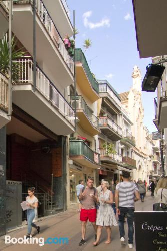 Zona centro con aire acondicionado en Sitges y terraza