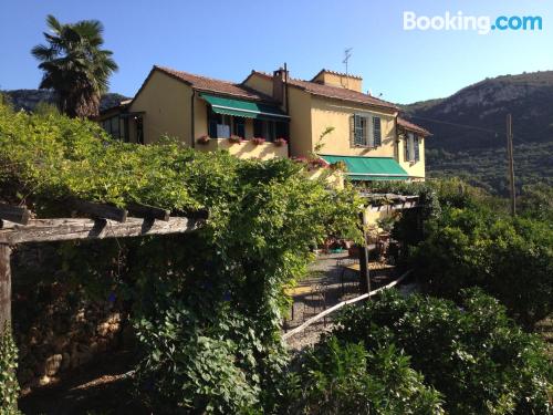 Apt mit Internet und Terrasse. In Finale Ligure