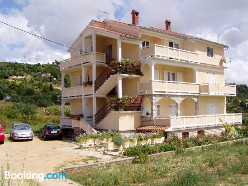 Apartamento bien ubicado con vistas en Rab