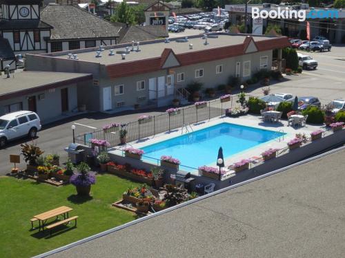 Appartement avec terrasse. Piscine!