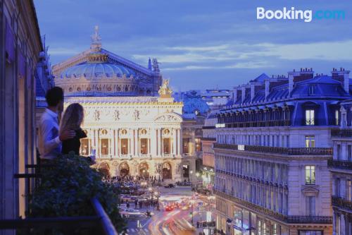 Appartamento con calore e Internet. Parigi a portata di mano!