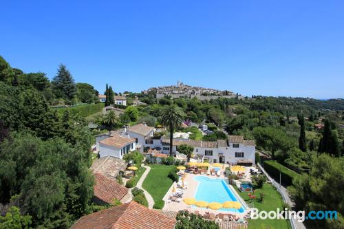 Downtown place. Enjoy your pool in Saint-Paul-de-Vence!