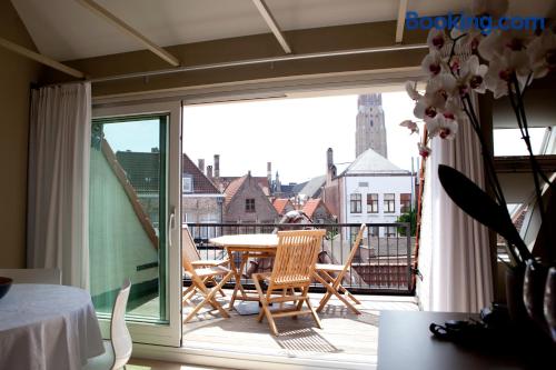 Appartement avec terrasse. Bruges est votre!