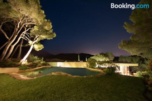 Apartamento de três dormitórios. Terraço e piscina