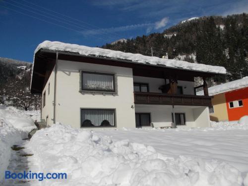 Apartamento de 120m2 en Obervellach con terraza y conexión a internet