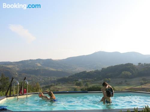 Práctico apartamento dos personas con piscina