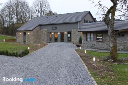 Numa posição central e terraço em Stavelot, perfeito para grupos