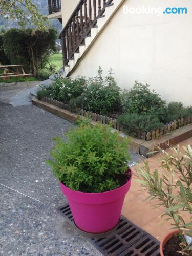 Confortable appartement en bonne position. Terrasse!