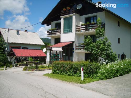 Petit appartement à Crni Lug. Terrasse!