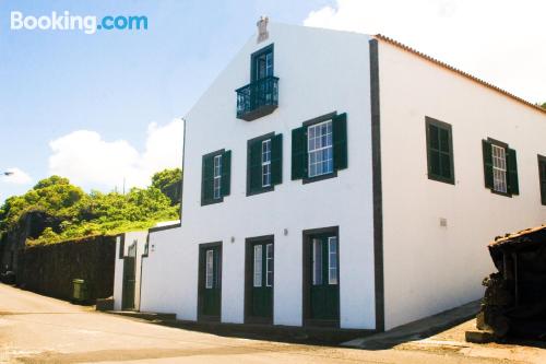 Apartamento com terraço. Internet!