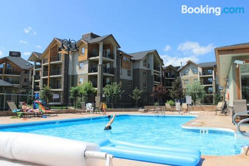 Apartamento en Invermere con piscina