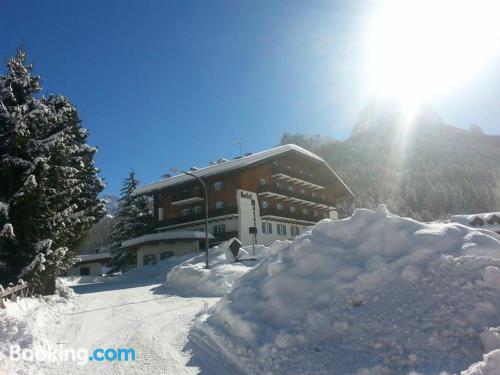 Appartement pour deux personnes à Pozza di Fassa. Terrasse!