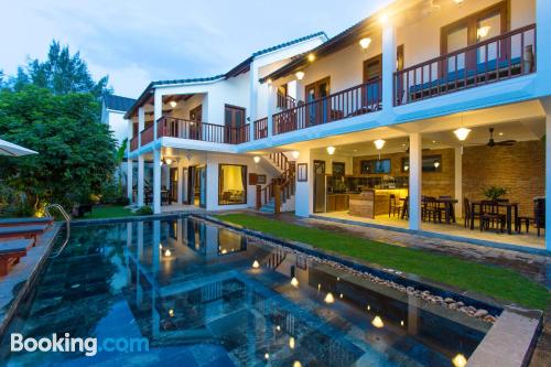 Apartamento con piscina en Hoi An