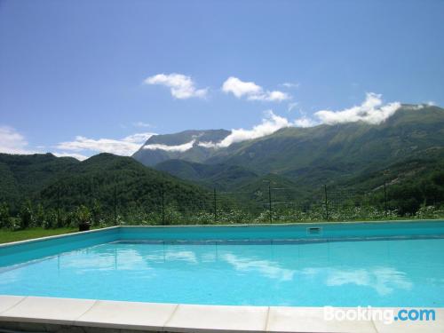 Apartamento con piscina y terraza