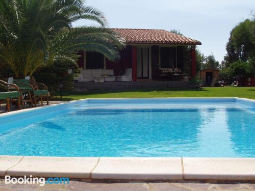 Prático apartamento. Terraço e piscina